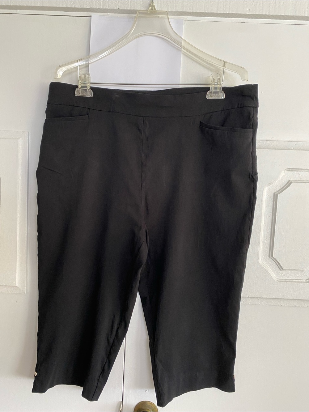 Chico's Size 3 Black Women's Capris Stretch Pants with Interior Label